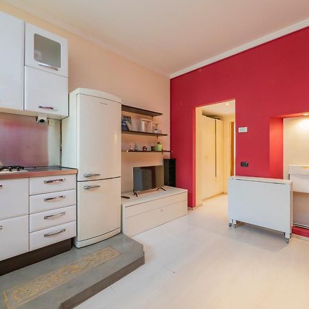 Xenia Apartments - Colorful Apartment In Fiera Area มิลาน ภายนอก รูปภาพ