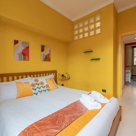 Xenia Apartments - Colorful Apartment In Fiera Area มิลาน ภายนอก รูปภาพ