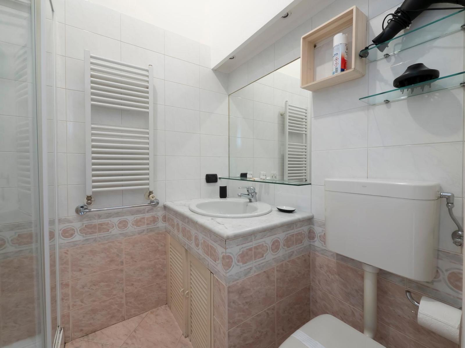Xenia Apartments - Colorful Apartment In Fiera Area มิลาน ภายนอก รูปภาพ